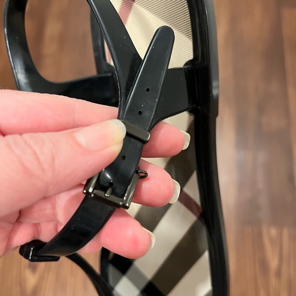 Burberry Black Plaid Jelly Women's Sandals Size 40 - Picture 13 of 14